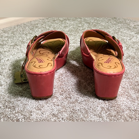 🆕 Born Fuchsia Leather Buckle Sandals - Picture 5 of 7